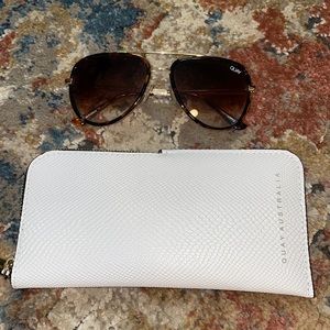 Quay Sunnies with pouch